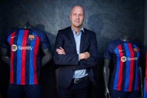 小克鲁伊夫专访：巴萨是球员想待一辈子的队，其他队都是跳板球队