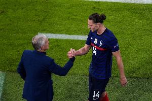 九游体育下载-德尚谈拉比奥特：我只关心他为法国国家队做过什么&amp;还能带来什么