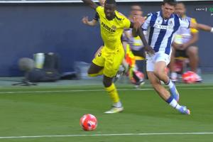 巨大争议！黄潜拉人+干扰门将被吹2球，这判罚你看得懂吗？