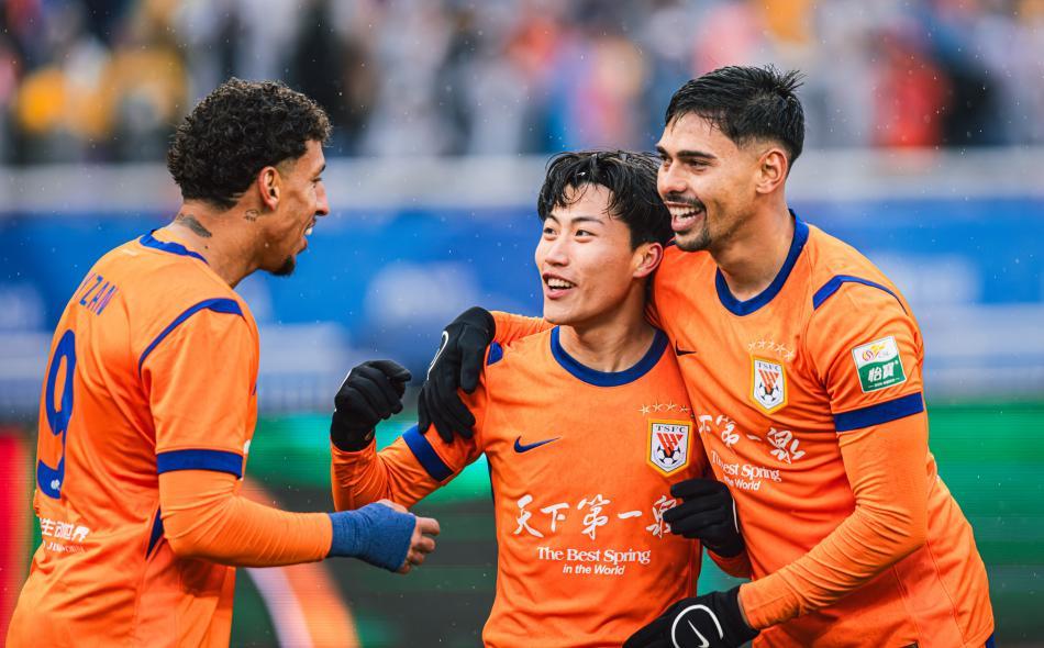 九游体育官网入口-掌声喝彩的泰山背后,落寞中超学霸:又该何去何从?